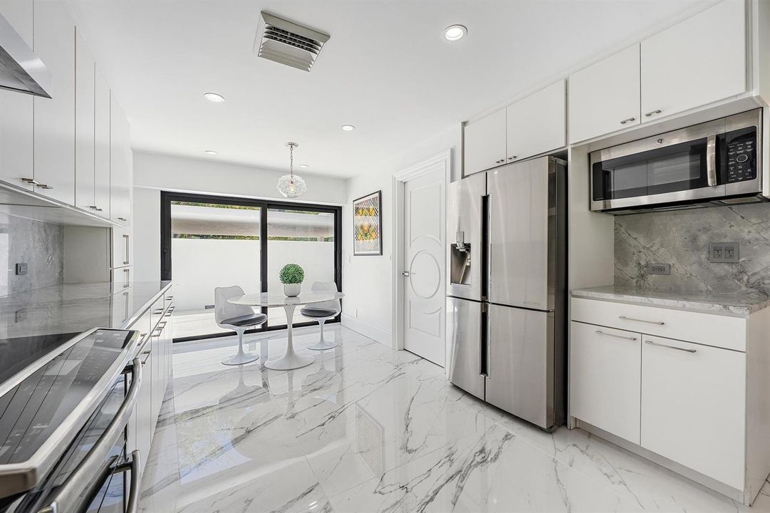 EAT IN KITCHEN