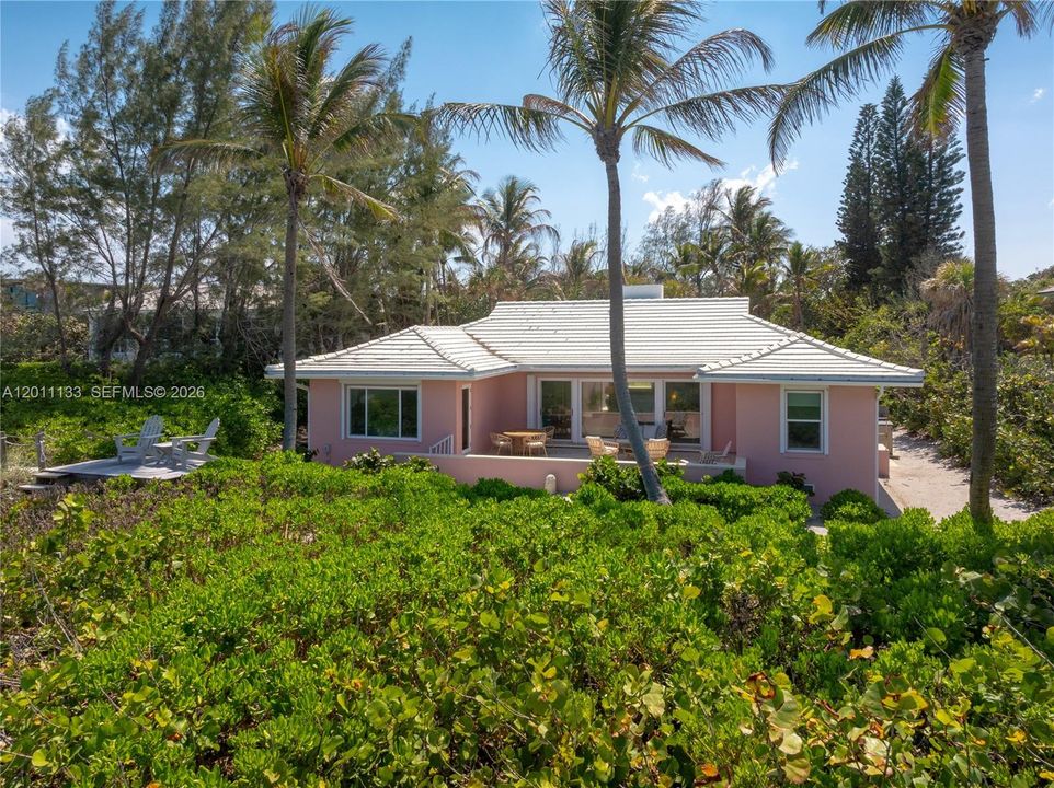 For Sale: $7,900,000 (7 beds, 5 baths, 3081 Square Feet)