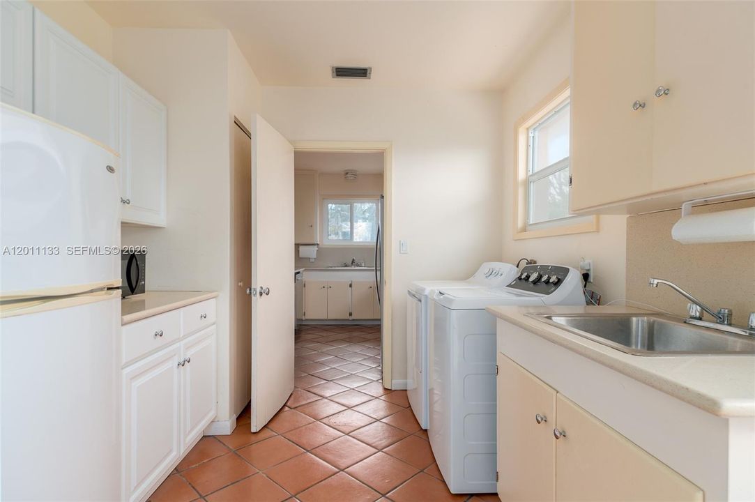 For Sale: $7,900,000 (7 beds, 5 baths, 3081 Square Feet)
