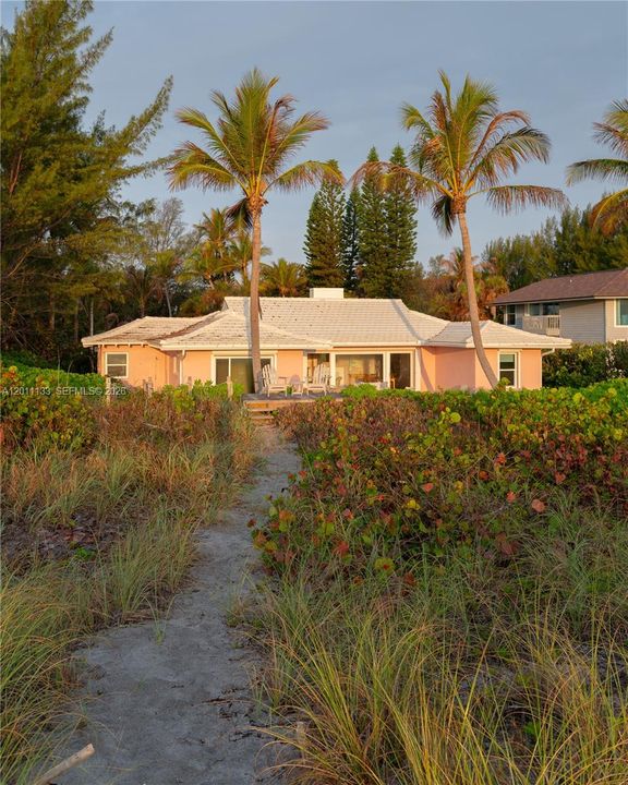 For Sale: $7,900,000 (7 beds, 5 baths, 3081 Square Feet)