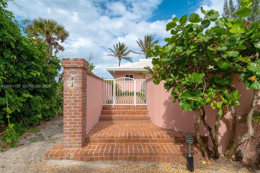 For Sale: $7,900,000 (7 beds, 5 baths, 3081 Square Feet)