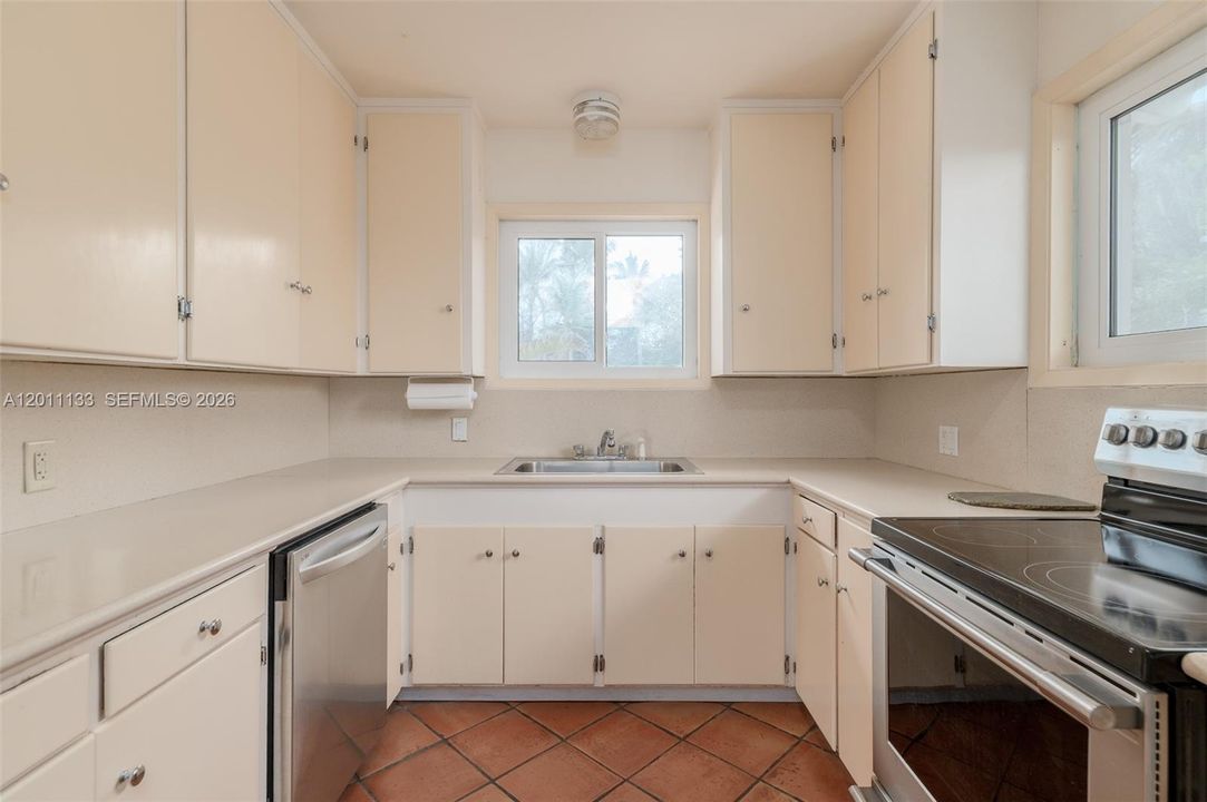 For Sale: $7,900,000 (7 beds, 5 baths, 3081 Square Feet)