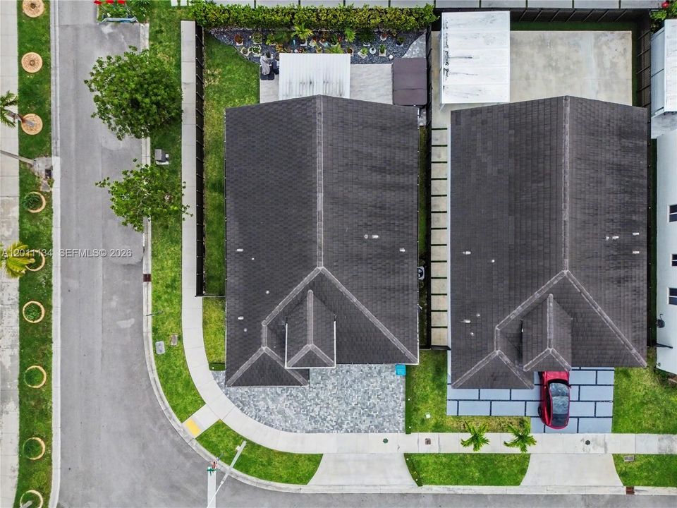 Под контрактом: $849,000 (3 спален, 3 ванн, 1825 Квадратных фут)