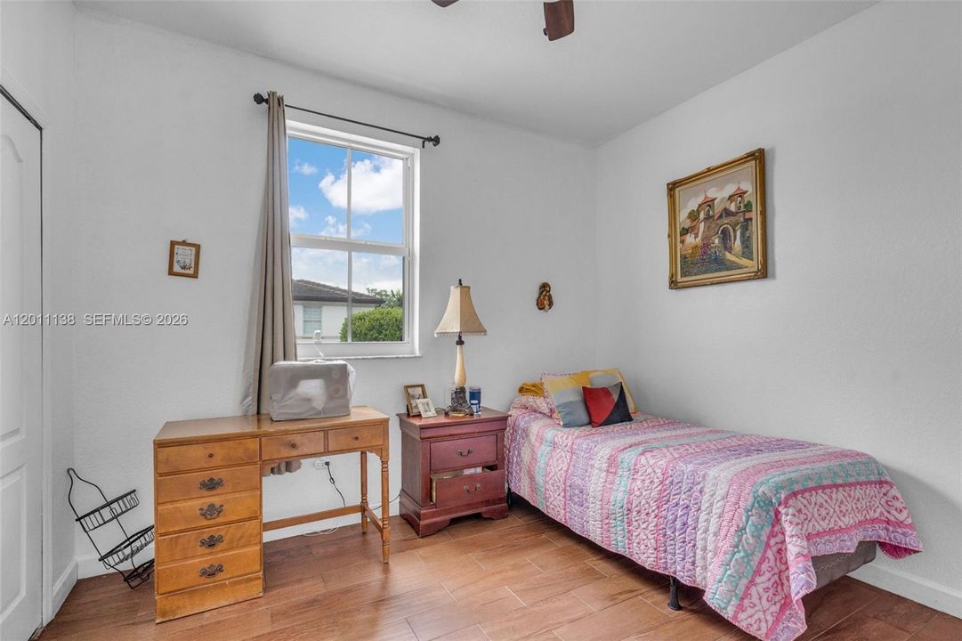 En Venta: $450,000 (3 camas, 2 baños, 1361 Pies cuadrados)