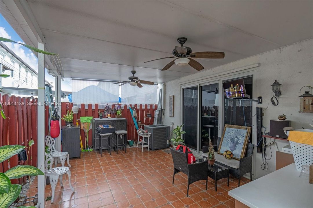 En Venta: $450,000 (3 camas, 2 baños, 1361 Pies cuadrados)