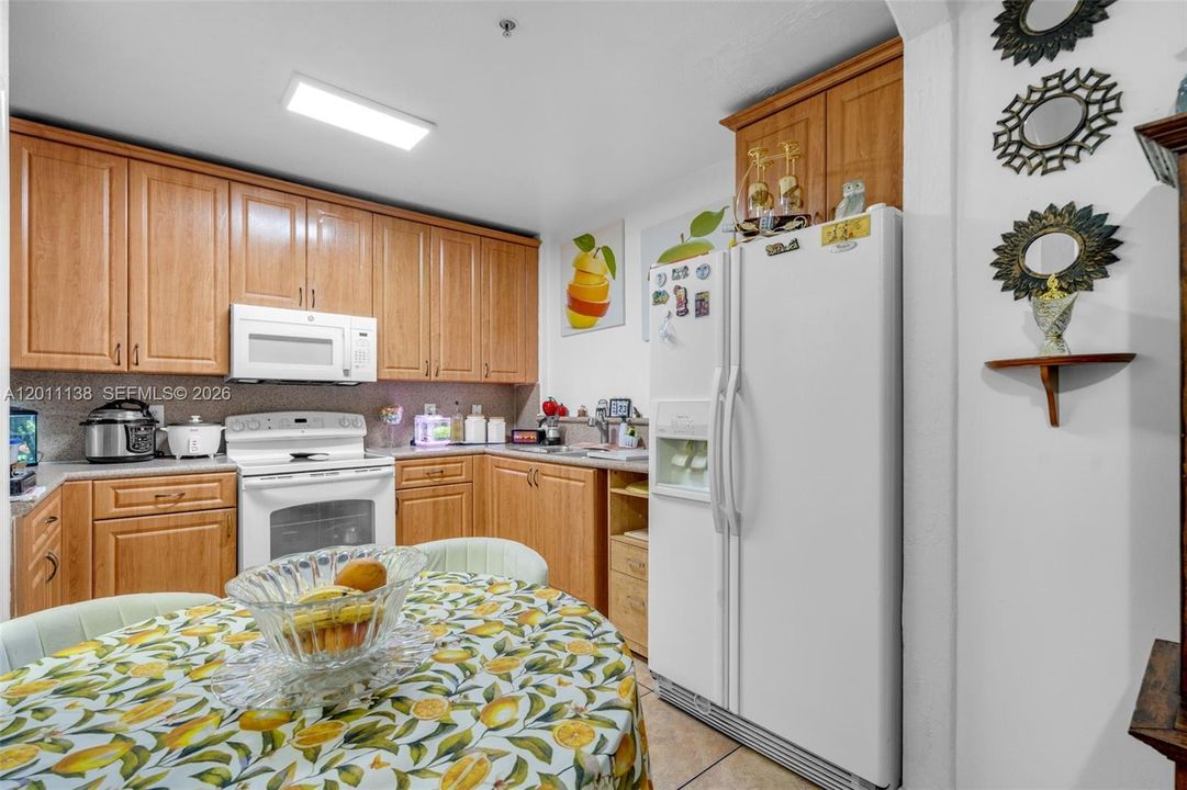En Venta: $450,000 (3 camas, 2 baños, 1361 Pies cuadrados)