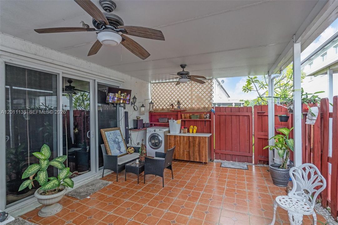 En Venta: $450,000 (3 camas, 2 baños, 1361 Pies cuadrados)