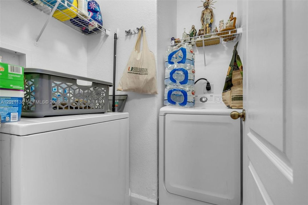 En Venta: $450,000 (3 camas, 2 baños, 1361 Pies cuadrados)