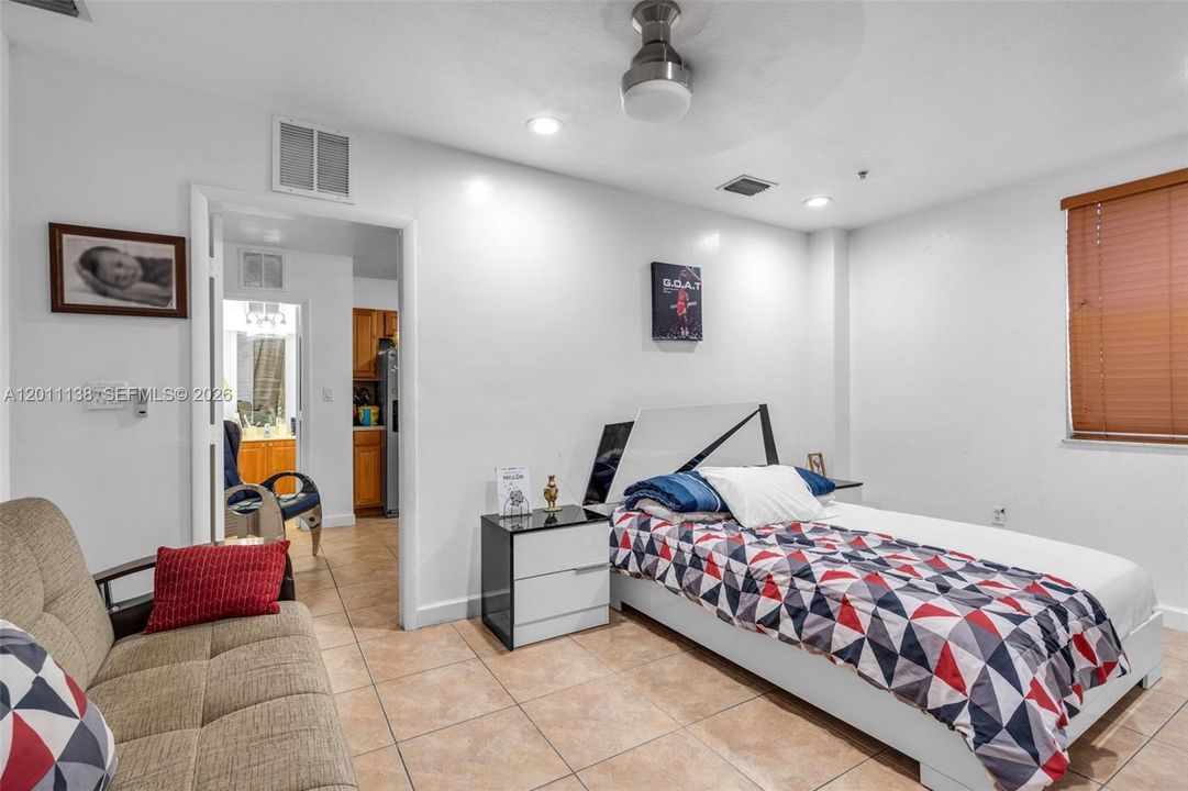 En Venta: $450,000 (3 camas, 2 baños, 1361 Pies cuadrados)