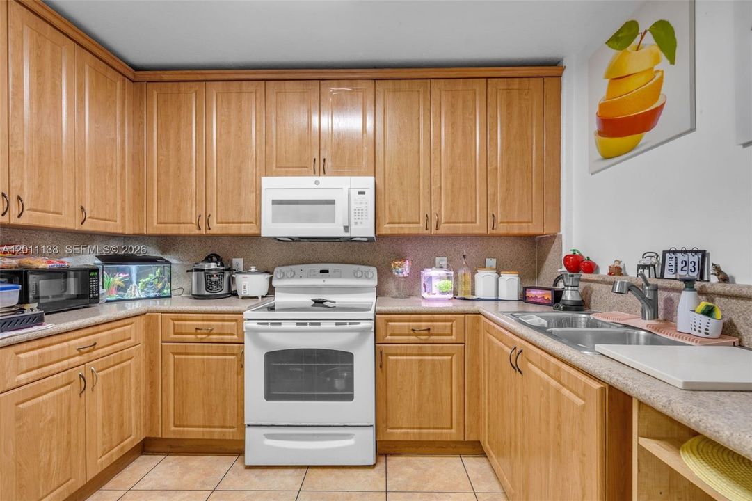 En Venta: $450,000 (3 camas, 2 baños, 1361 Pies cuadrados)