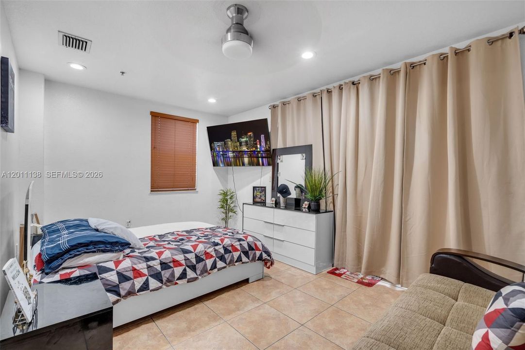 En Venta: $450,000 (3 camas, 2 baños, 1361 Pies cuadrados)