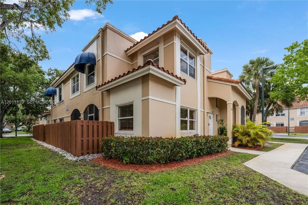 Activo con contrato: $445,000 (3 camas, 2 baños, 1368 Pies cuadrados)