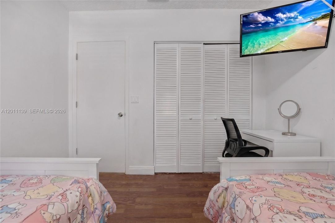 Activo con contrato: $445,000 (3 camas, 2 baños, 1368 Pies cuadrados)