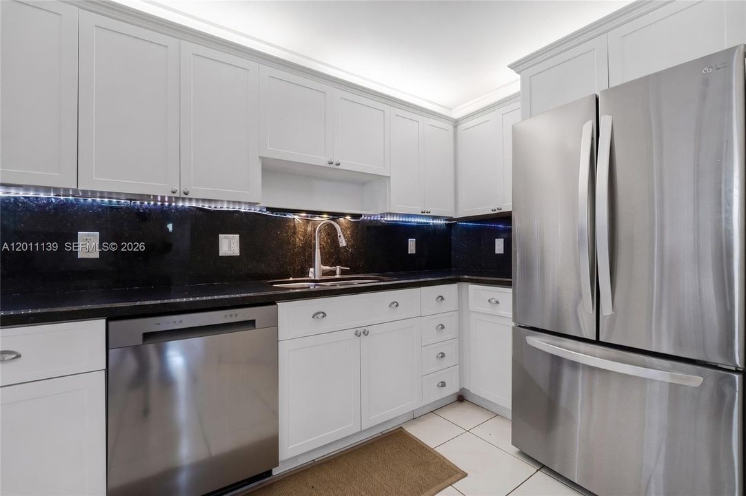 Activo con contrato: $445,000 (3 camas, 2 baños, 1368 Pies cuadrados)