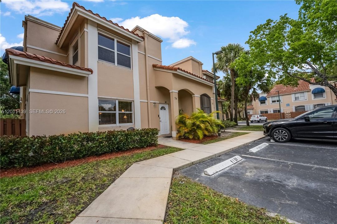 Activo con contrato: $445,000 (3 camas, 2 baños, 1368 Pies cuadrados)