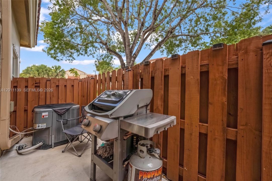 Activo con contrato: $445,000 (3 camas, 2 baños, 1368 Pies cuadrados)