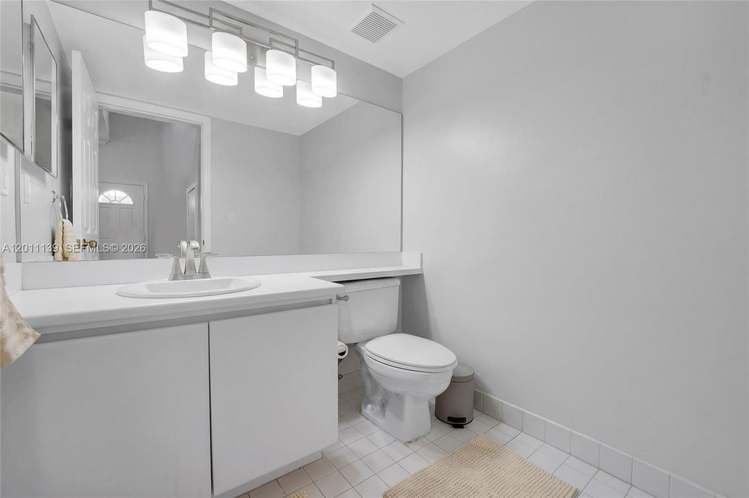 Activo con contrato: $445,000 (3 camas, 2 baños, 1368 Pies cuadrados)