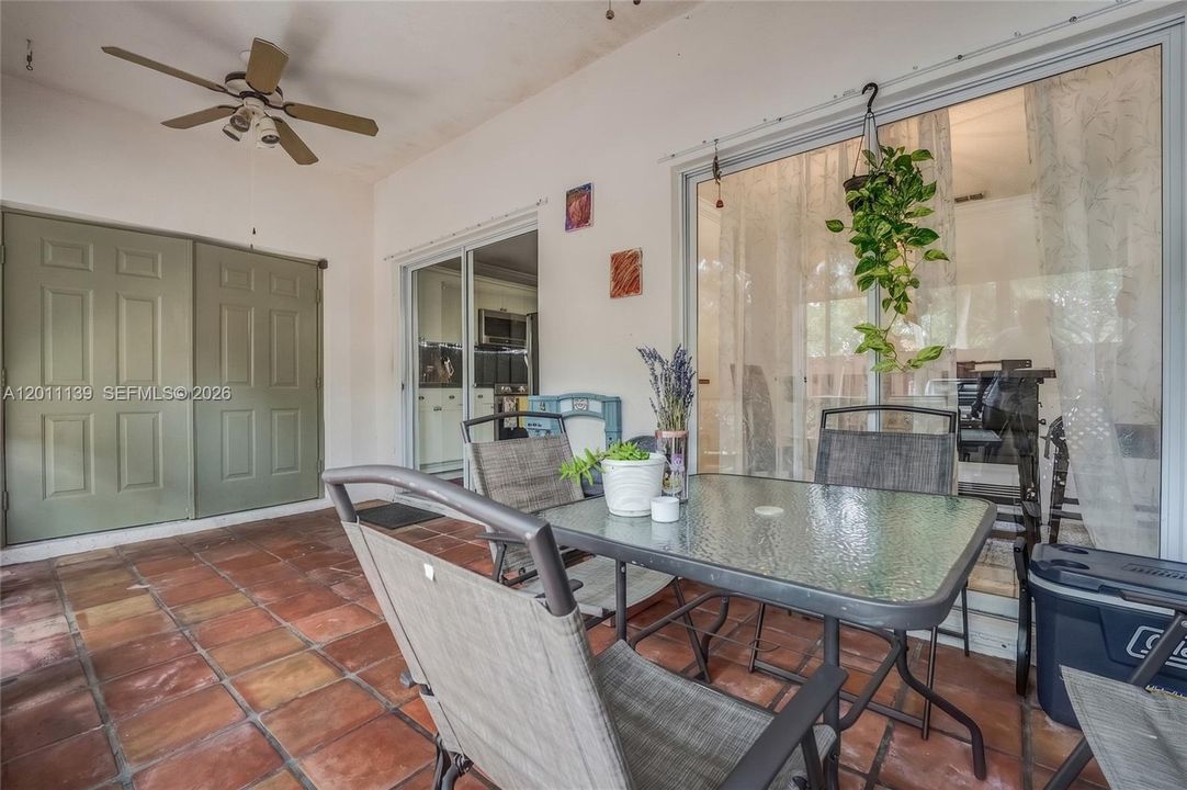 Activo con contrato: $445,000 (3 camas, 2 baños, 1368 Pies cuadrados)
