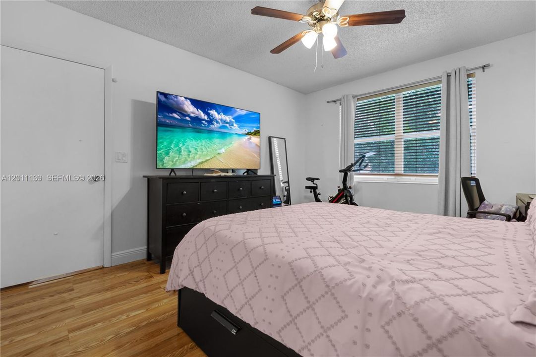 Activo con contrato: $445,000 (3 camas, 2 baños, 1368 Pies cuadrados)