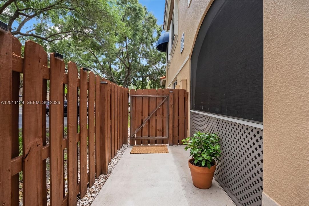 Activo con contrato: $445,000 (3 camas, 2 baños, 1368 Pies cuadrados)