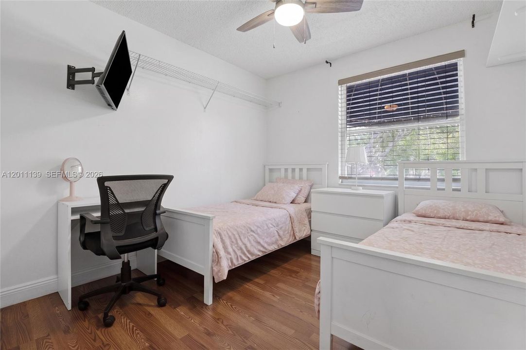 Activo con contrato: $445,000 (3 camas, 2 baños, 1368 Pies cuadrados)