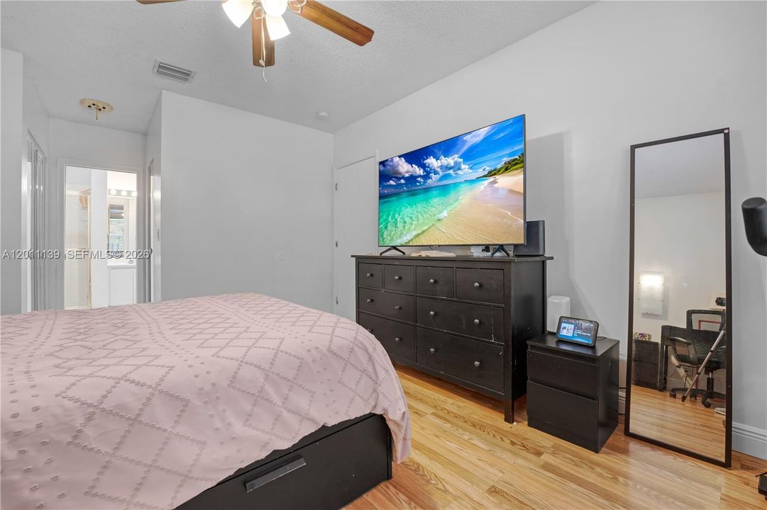 Activo con contrato: $445,000 (3 camas, 2 baños, 1368 Pies cuadrados)