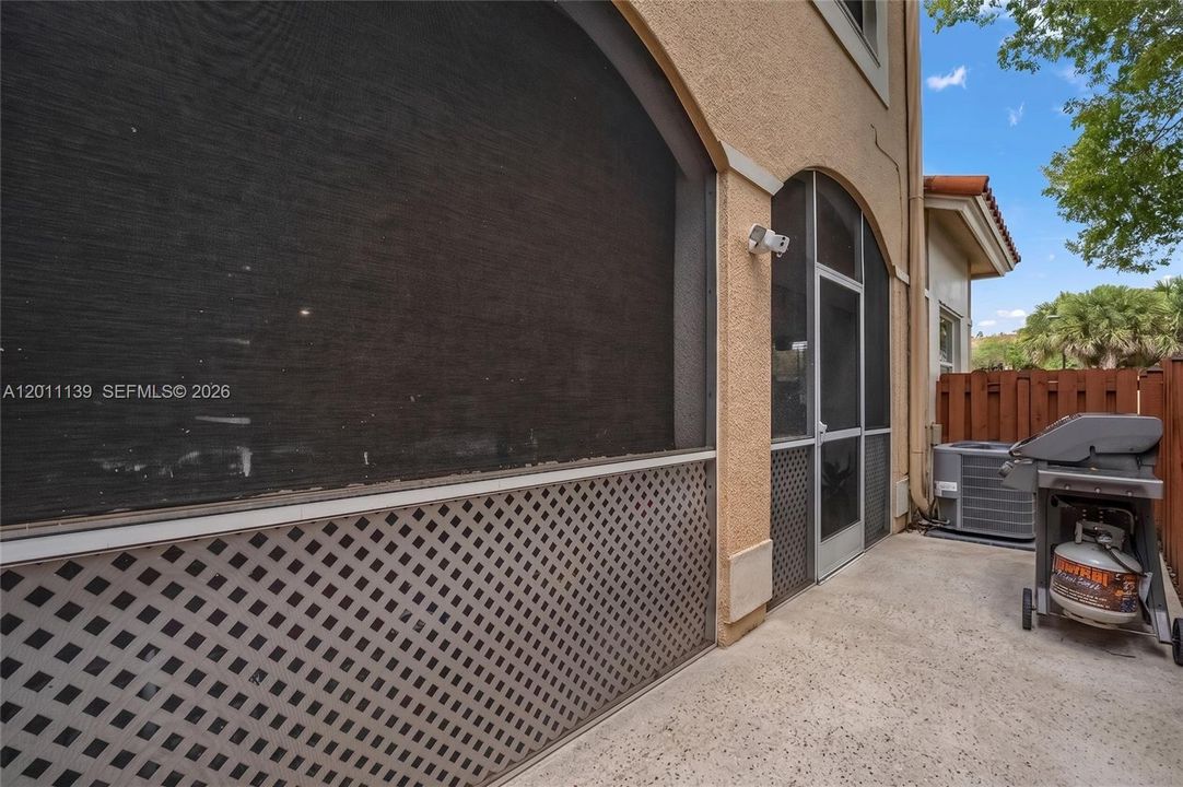 Activo con contrato: $445,000 (3 camas, 2 baños, 1368 Pies cuadrados)
