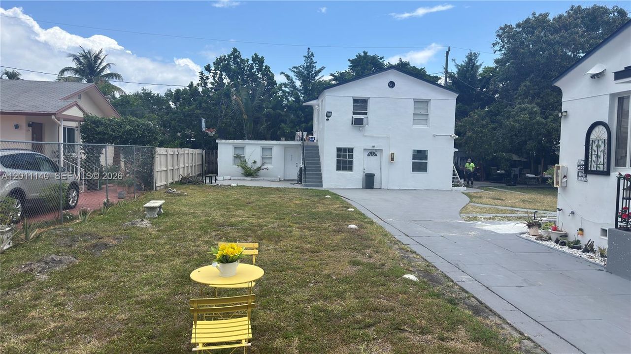 For Rent: $1,300 (0 beds, 1 baths, 1487 Square Feet)