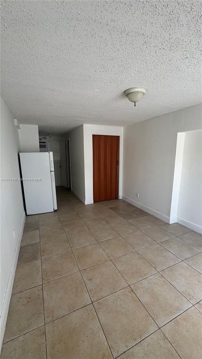 For Rent: $1,300 (0 beds, 1 baths, 1487 Square Feet)