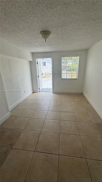For Rent: $1,300 (0 beds, 1 baths, 1487 Square Feet)