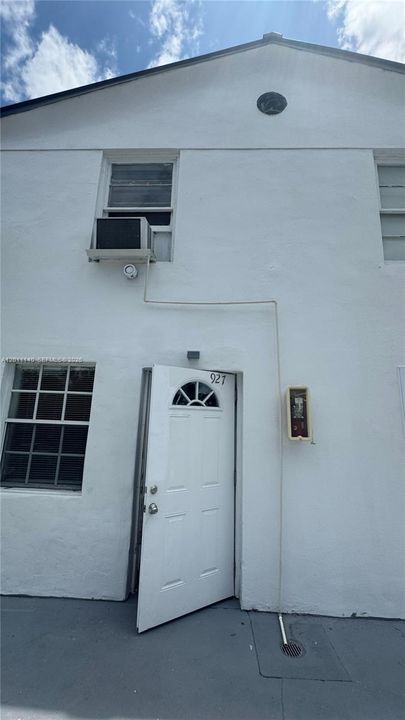 For Rent: $1,300 (0 beds, 1 baths, 1487 Square Feet)