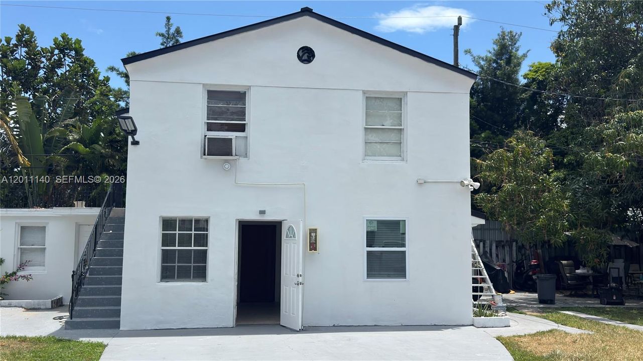 For Rent: $1,300 (0 beds, 1 baths, 1487 Square Feet)