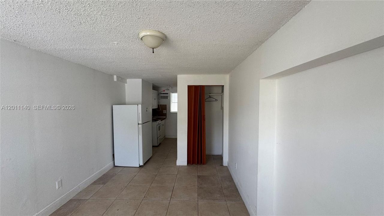 For Rent: $1,300 (0 beds, 1 baths, 1487 Square Feet)