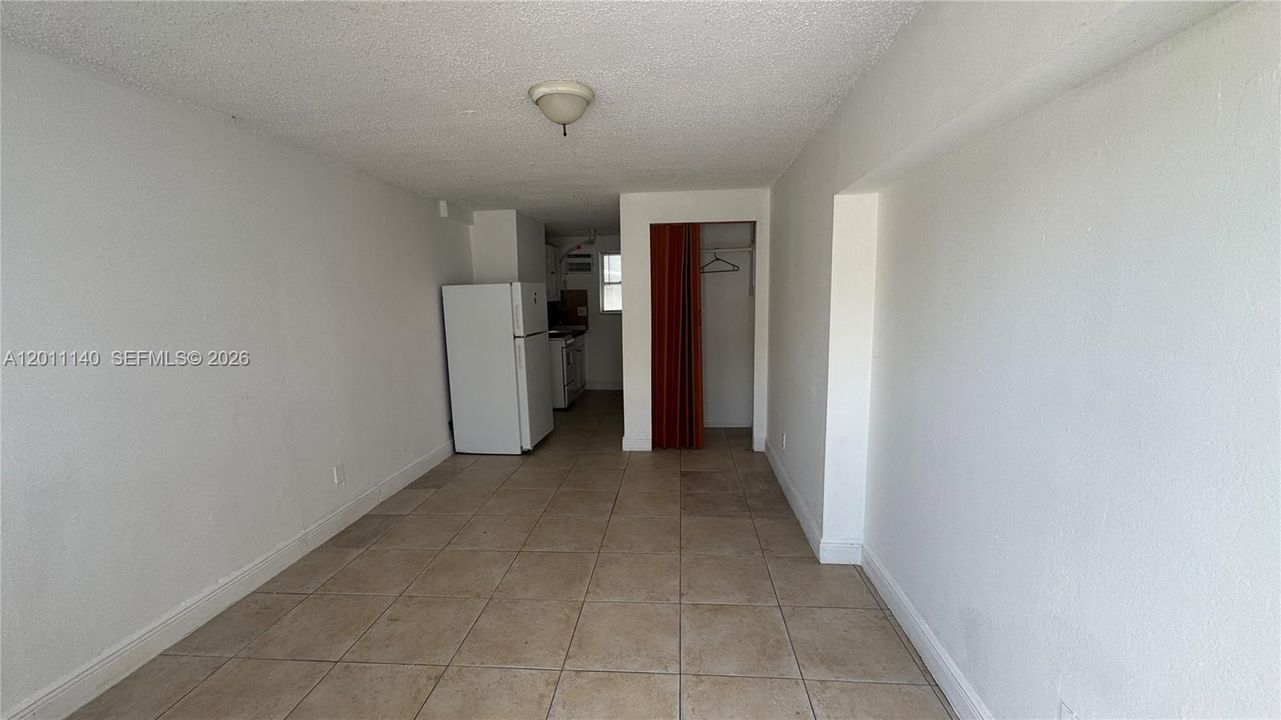 For Rent: $1,300 (0 beds, 1 baths, 1487 Square Feet)