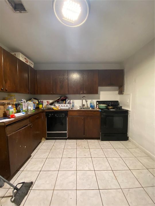 En Venta: $335,000 (4 camas, 2 baños, 1302 Pies cuadrados)