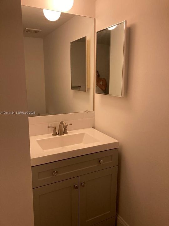 For Sale: $350,000 (1 beds, 1 baths, 828 Square Feet)