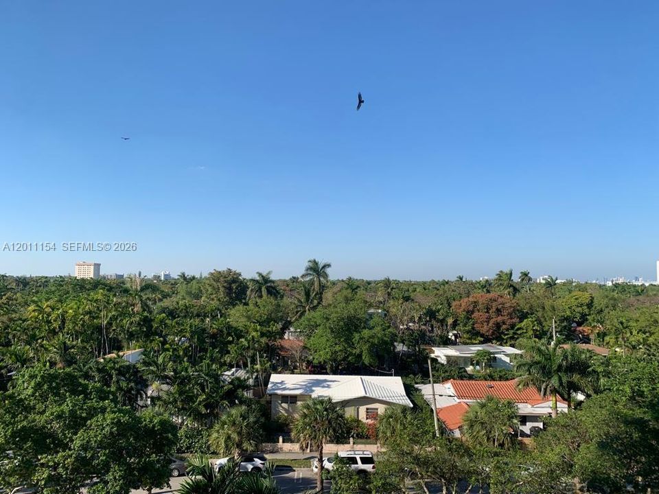 For Sale: $350,000 (1 beds, 1 baths, 828 Square Feet)