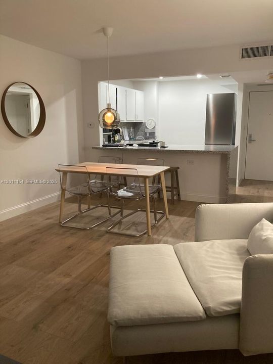 For Sale: $350,000 (1 beds, 1 baths, 828 Square Feet)
