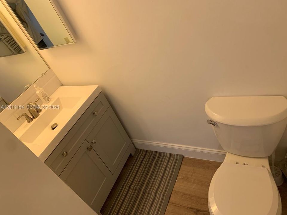 For Sale: $350,000 (1 beds, 1 baths, 828 Square Feet)