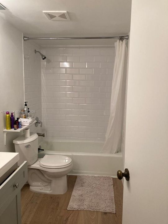 For Sale: $350,000 (1 beds, 1 baths, 828 Square Feet)