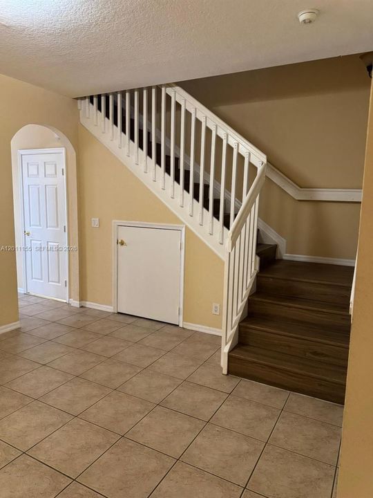 Activo con contrato: $345,000 (3 camas, 2 baños, 1574 Pies cuadrados)