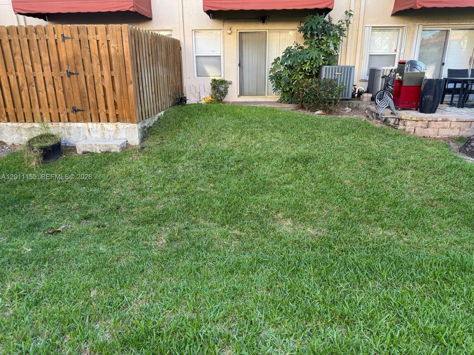 Activo con contrato: $345,000 (3 camas, 2 baños, 1574 Pies cuadrados)