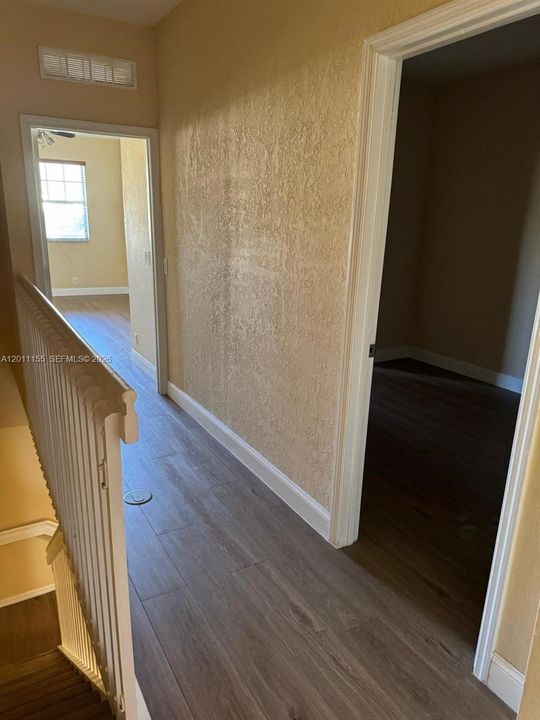 Activo con contrato: $345,000 (3 camas, 2 baños, 1574 Pies cuadrados)