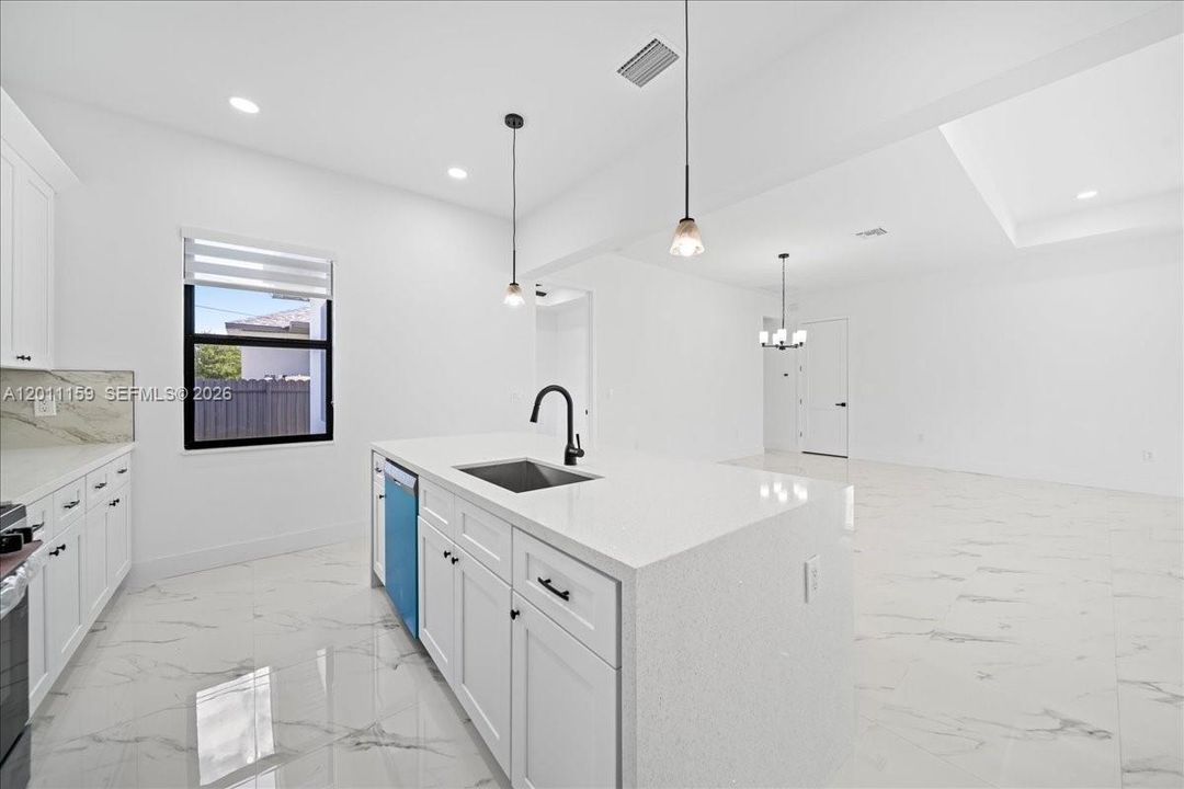 En Venta: $459,900 (4 camas, 2 baños, 1842 Pies cuadrados)