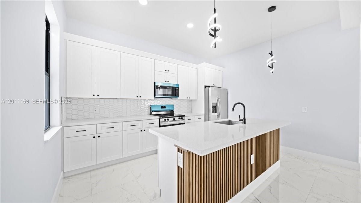 En Venta: $459,900 (4 camas, 2 baños, 1842 Pies cuadrados)