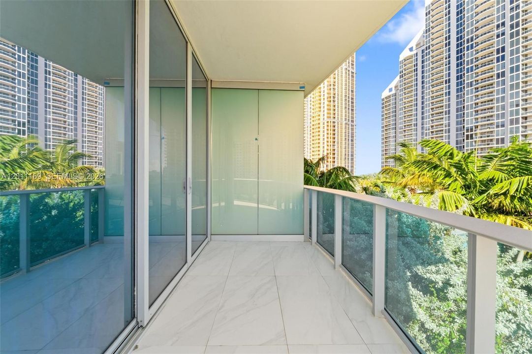 For Sale: $1,750,000 (3 beds, 3 baths, 1964 Square Feet)