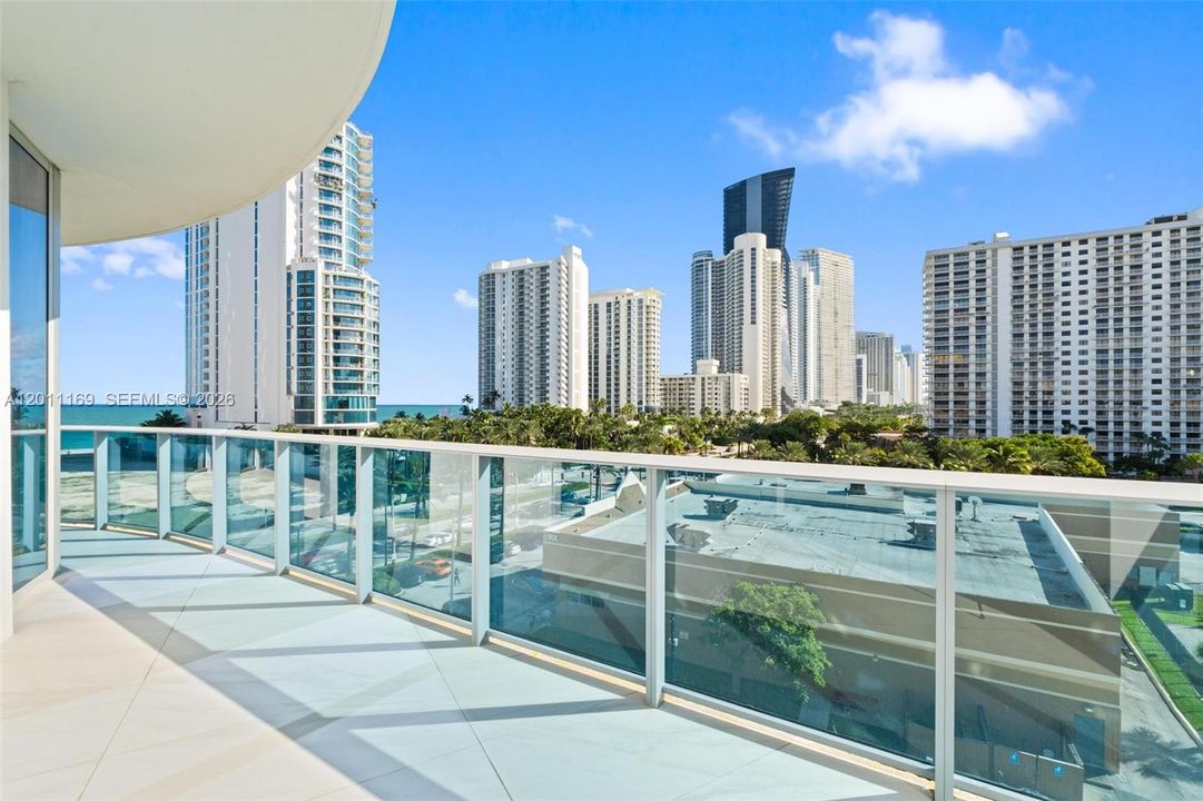 For Sale: $1,750,000 (3 beds, 3 baths, 1964 Square Feet)