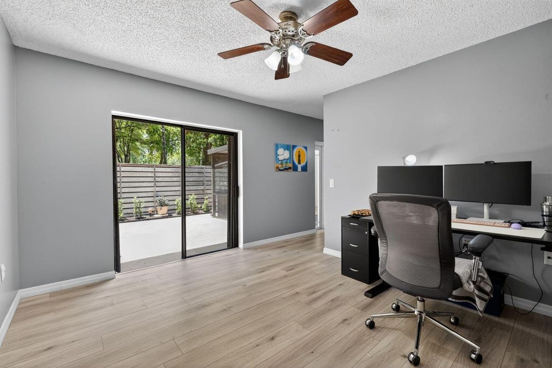 Office/den/3rd bedroom
