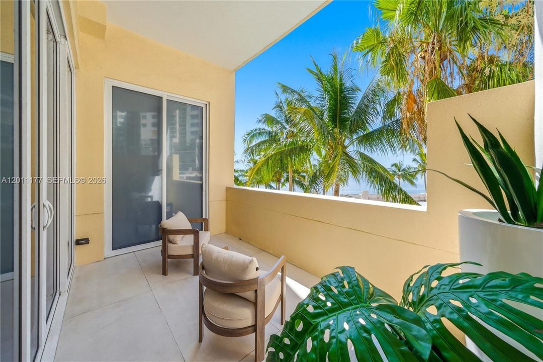 For Sale: $1,975,000 (2 beds, 2 baths, 2093 Square Feet)