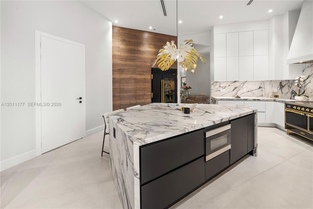 For Sale: $1,975,000 (2 beds, 2 baths, 2093 Square Feet)